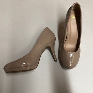 Chelsea Moreland Nude Patent Heels